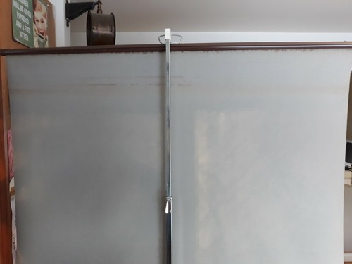 VINTAGE DA-LITE SILVER PACER 50 X 50 MOVIE & SLIDE PROJECTION SCREEN RETRACTABLE