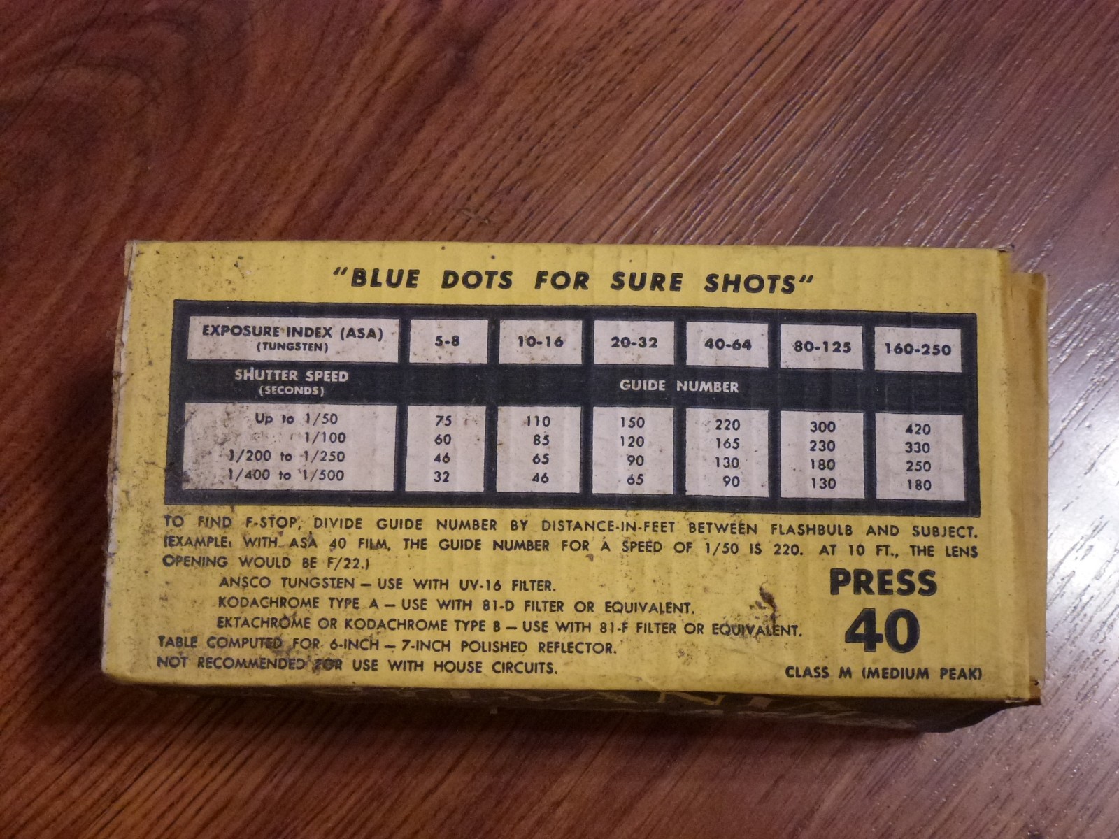 Lot of 8 Sylvania Superflash 40B camera flashbulb blue dot class M SL 40-3