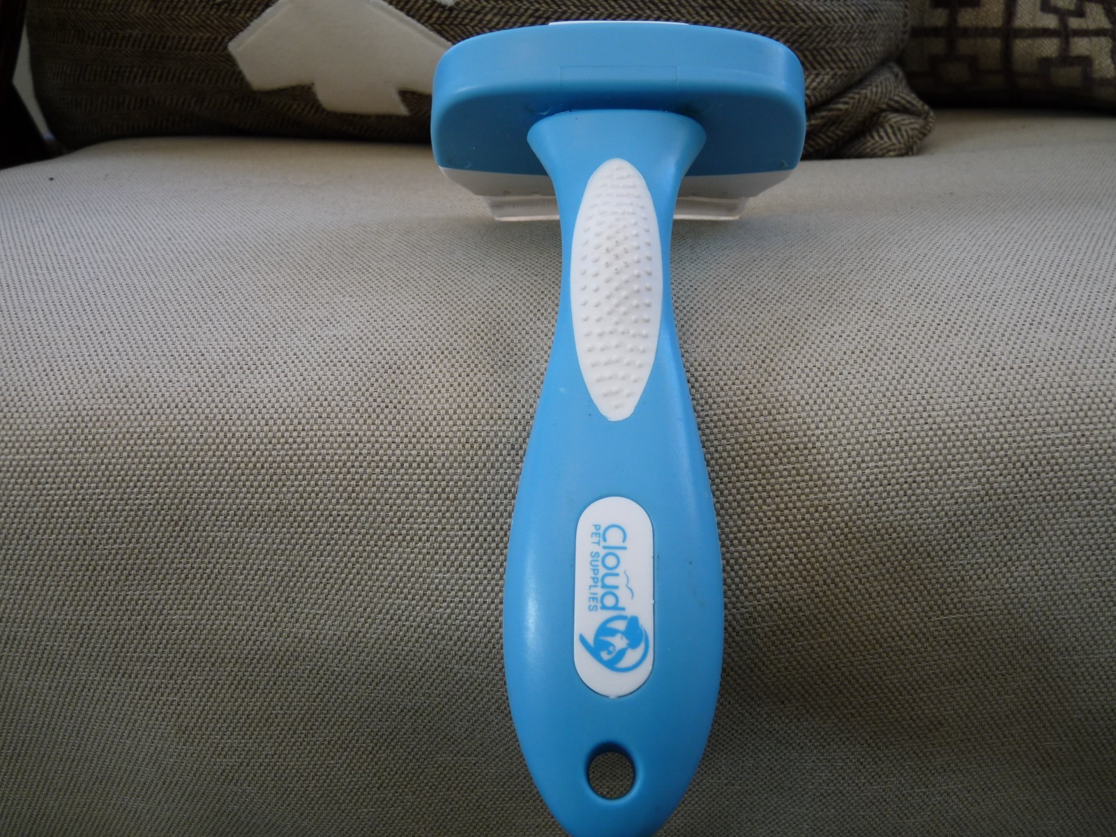 Deshedding tool brush dogs Short, Medium & Long Pet Hair w/ Fur Ejector- Cloud 9