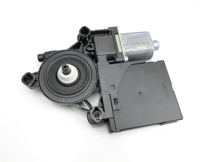 VW Passat 3C B7 10-15 Kombi Fensterhebermotor Links Vorne VW Passat 3C B7 10-15 06.12.2013 3AA959701A 3AA837461... Vorschau 3