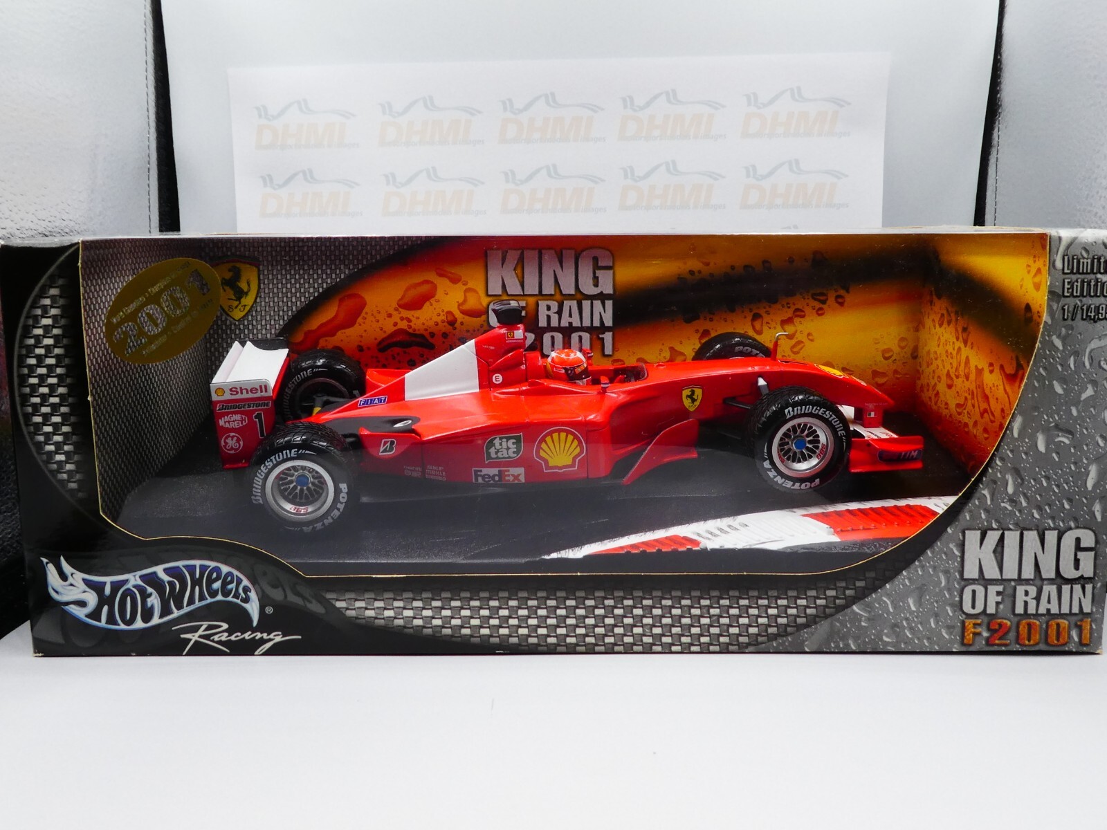 特価 Hot Wheels (1/18) フェラーリ F2001 Amazon | 1/18 フェラーリ F2001 #1 M.シューマッハ | ミニカー