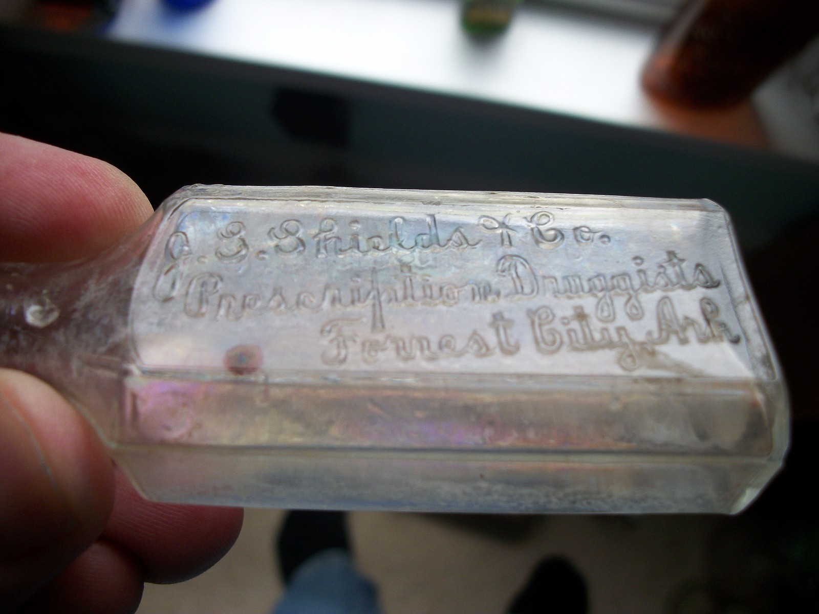 FORREST CITY ARKANSAS JS SHIELDS & CO PRESCRIPTION DRUGGIST BOTTLE 1910 ERA