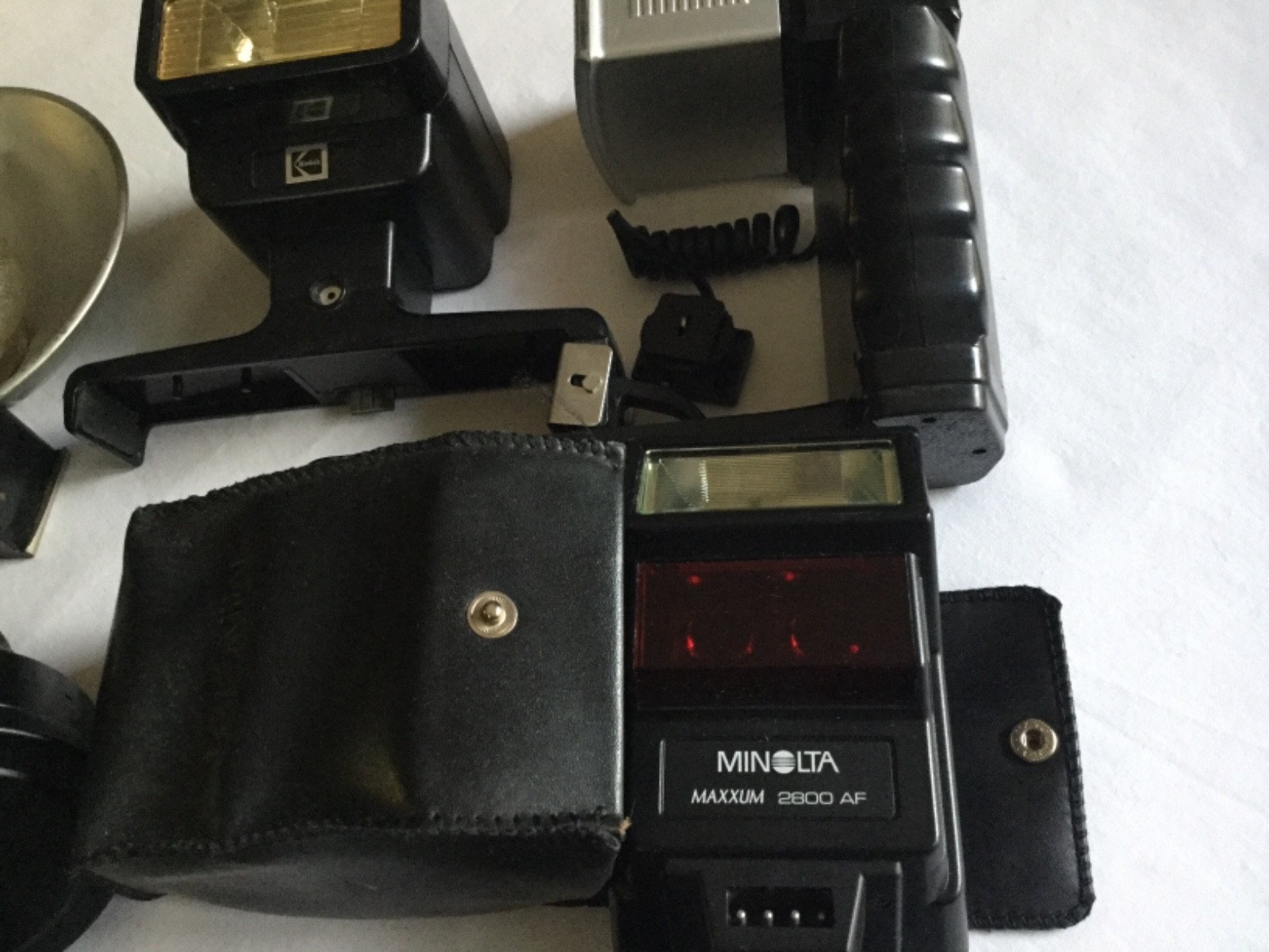 Lot Vintage Camera Lenses & Flashes, Canon, Kodak, Albinar, Pentax - Untested