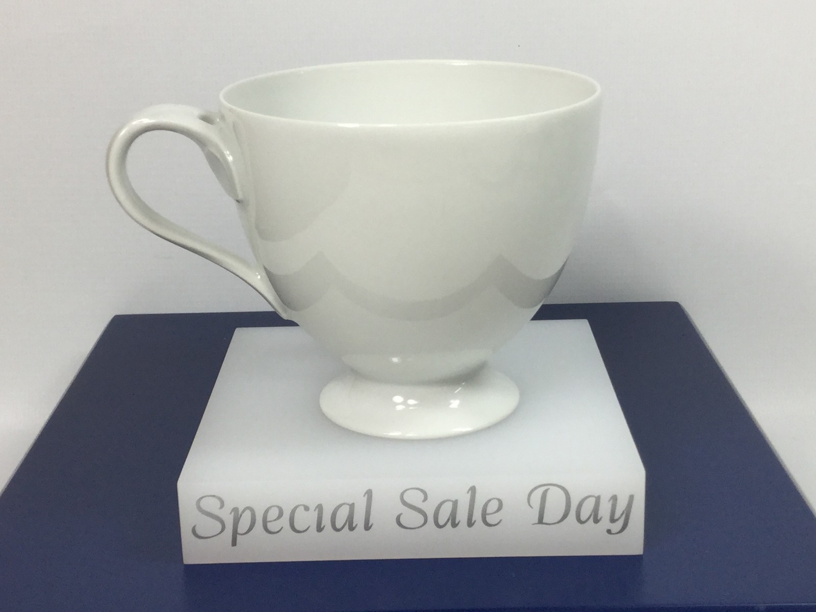 Hutschenreuther Fine China, NEW, RETIRED, Cholé White Pattern, 8 oz Cup #4752