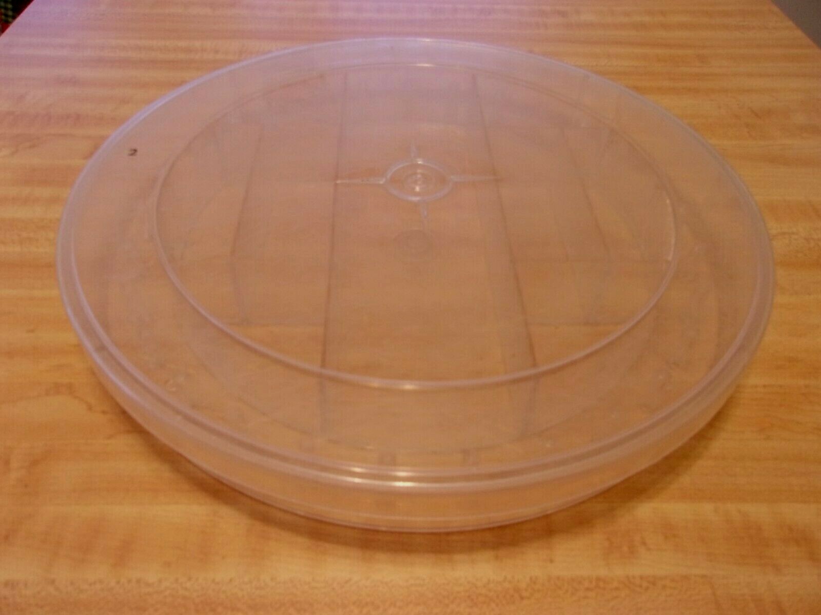 VINTAGE SEWING CADDY ROUND CLEAR PLASTIC HOLDS 29 THREAD BOBBINS & NOTIONS (#2)