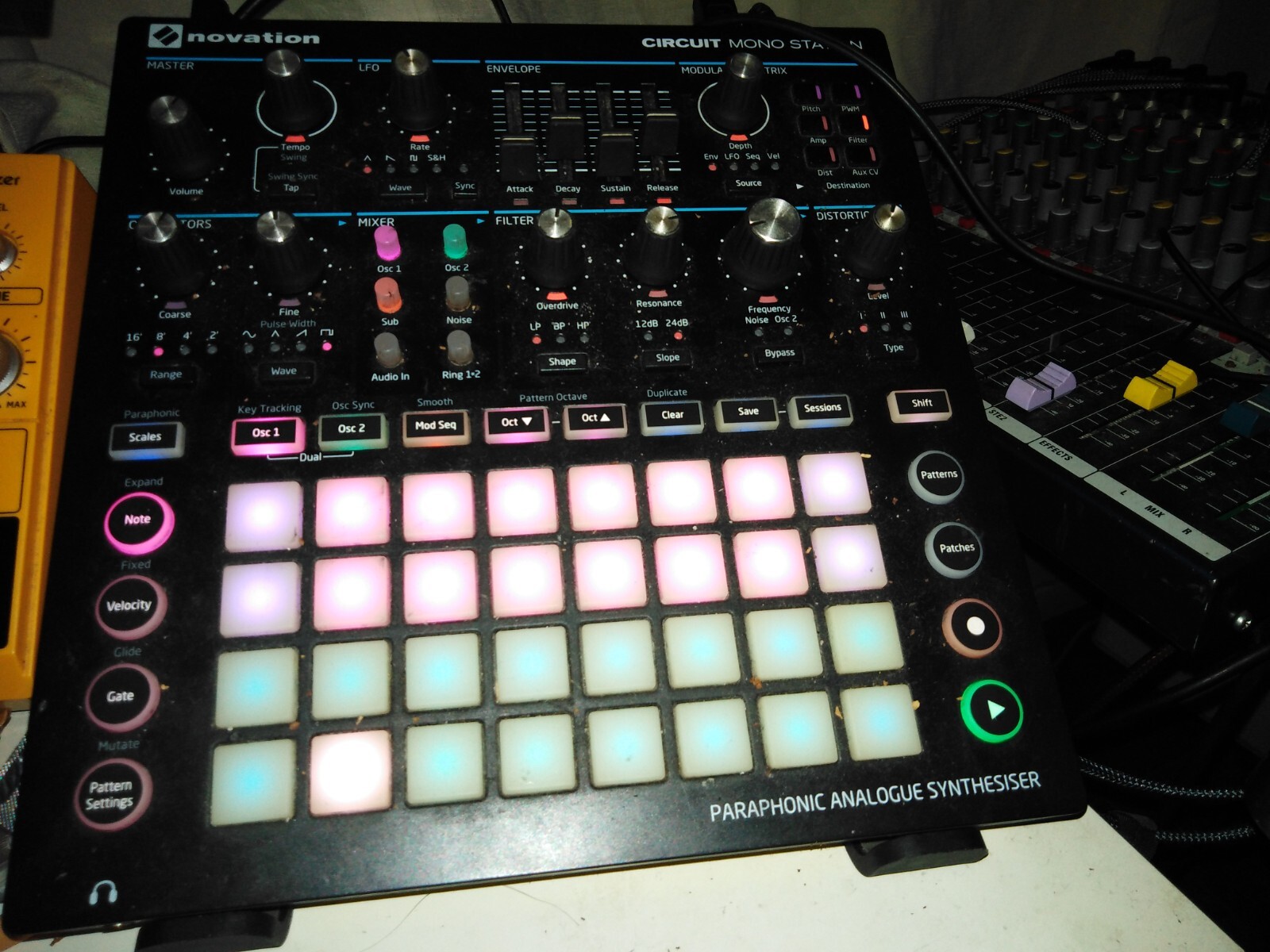 Novation Circuit Mono Station | MUSIC STORE professional