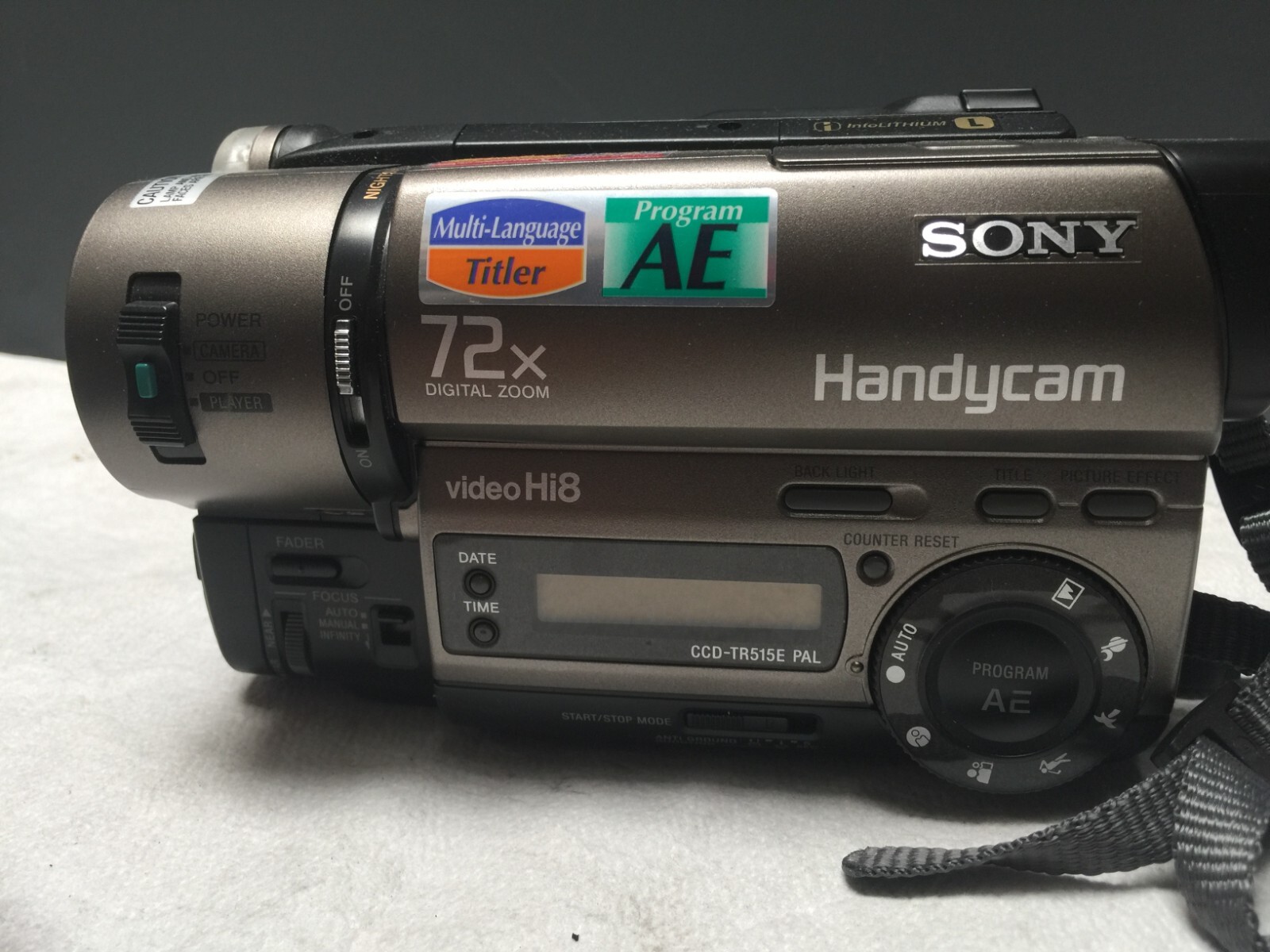 Sony CCD-TR515E Video Hi8 Handycam | NightShot | 72X Digital Sony CCD-TR515E Video Hi8 Handycam | NightShot | 72X Digital