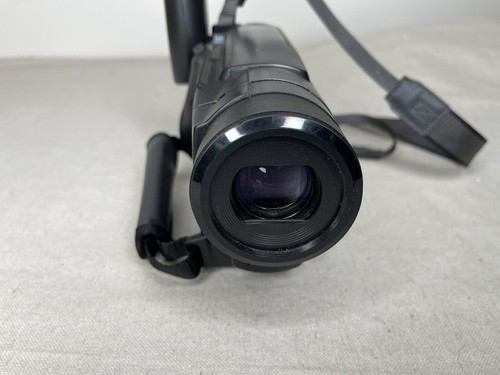 Hitachi Camcorder VM-E635LA Powers On USB Charger/Case/Manual