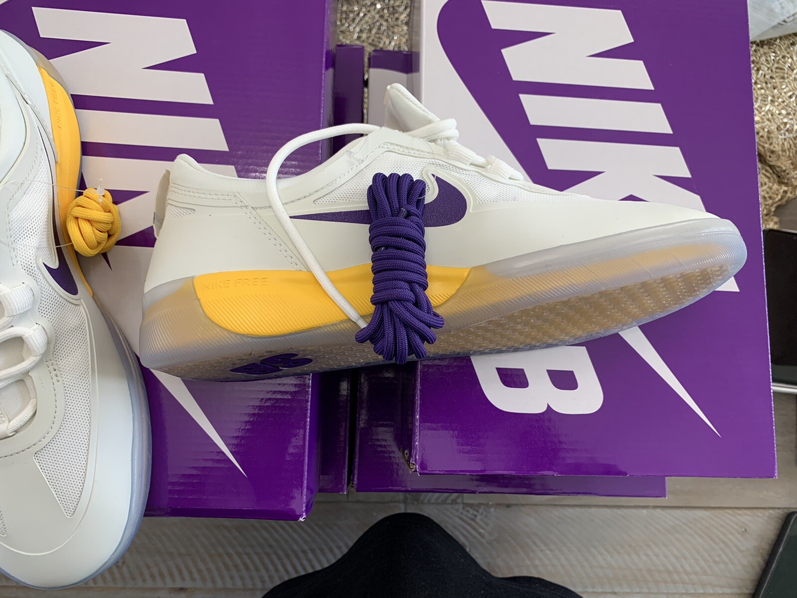 Nike SB Nyjah Free 2 x NBA Los Angeles Lakers Lebron James Size 10  DA3439-100: купить с доставкой из США, цена 23 741 руб - (363521775411)