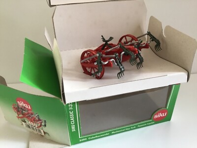 SIKU CLASSIC FARMER 3480 VINTAGE TRACTOR HAY FORK RAKEHAY TURNER RED GREEN