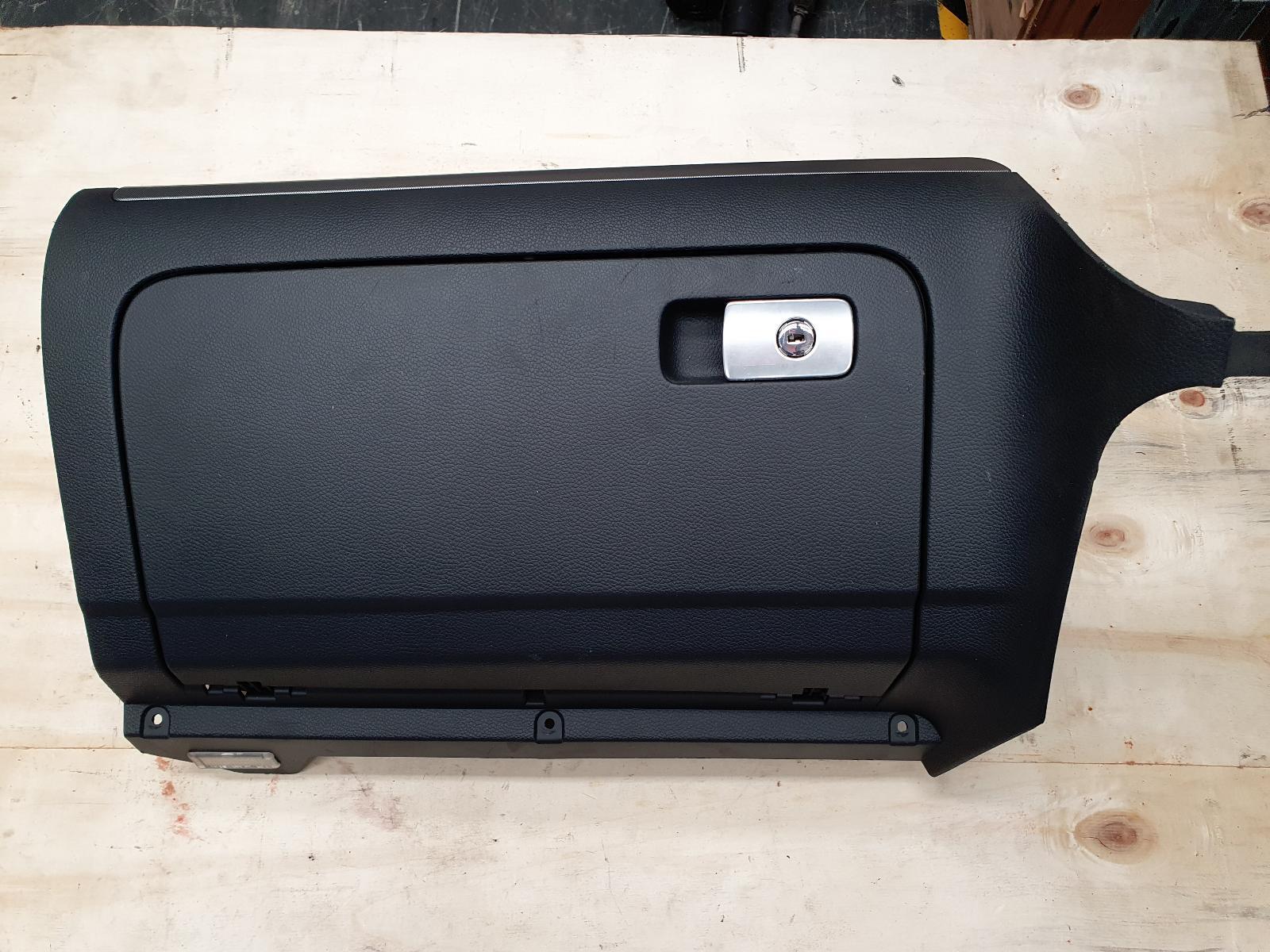 2007 Jetta VW GLOVE BOX 1KM 02/06-07/11 BLACK image 2