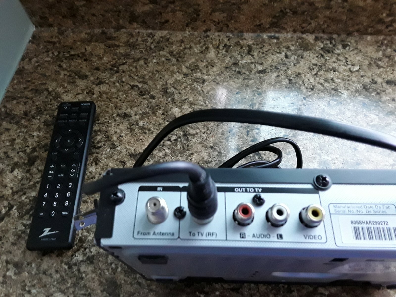 Zenith DTT901 Digital TV Tuner Converter Box with Remote & RF Cable, Very Nice!