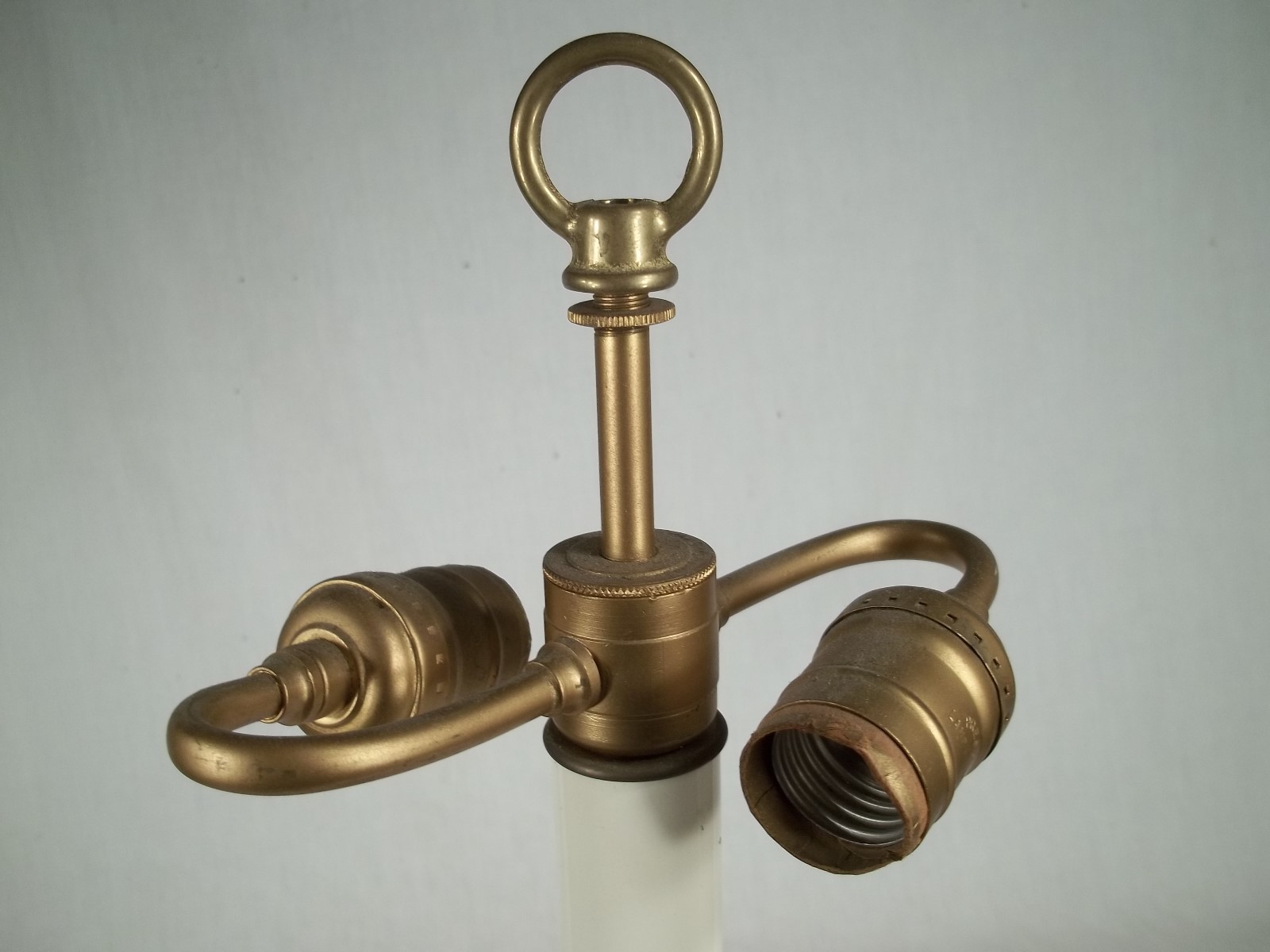 ANTIQUE EARLY 20th CENTURY BULBOUS BAROQUE 3 LEGGED BRASS CANDLESTICK LAMP