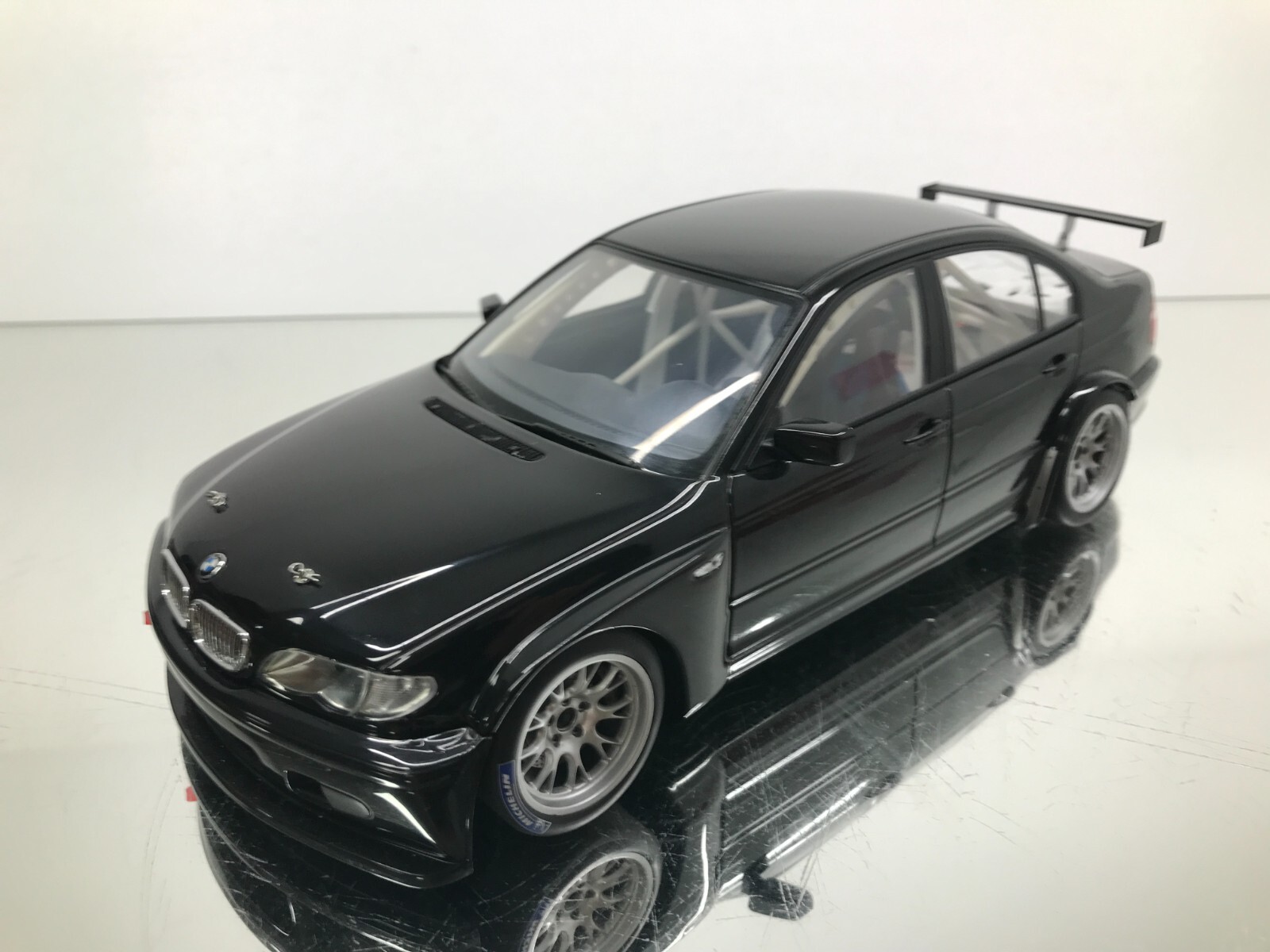 BMW 320i WTCC 2005 plain ミニカー Autoart