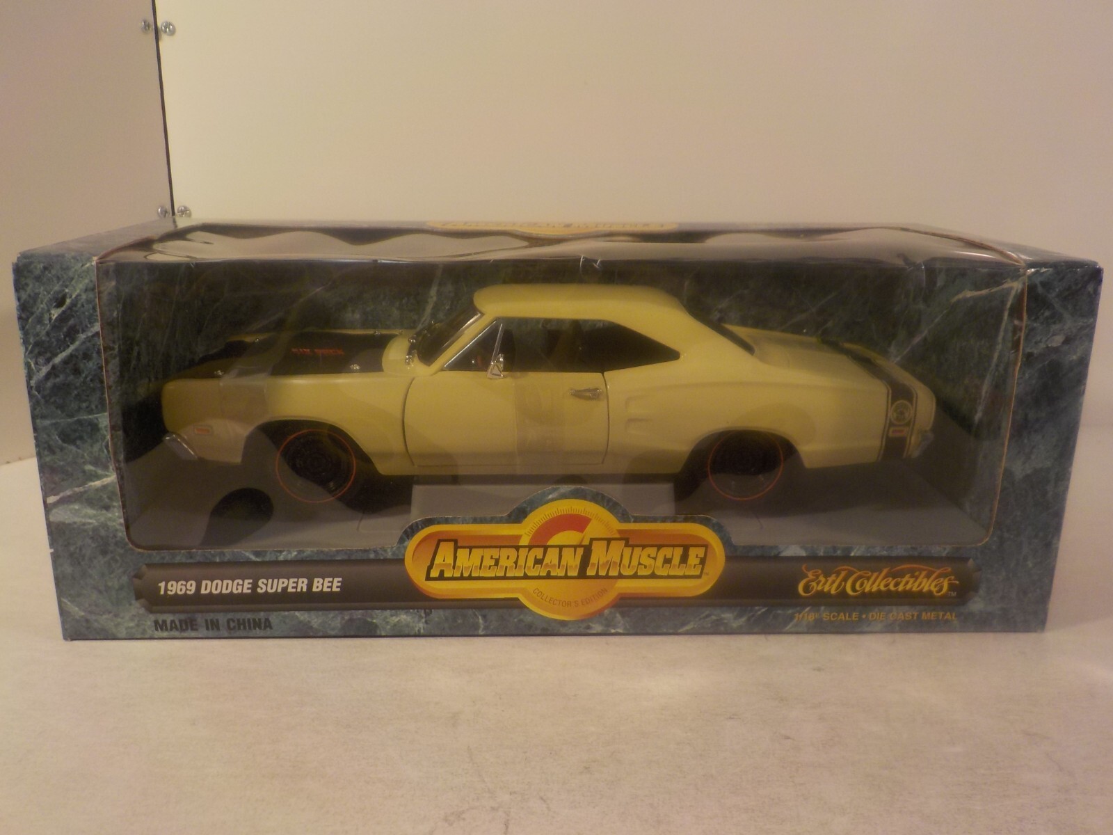 ミニカー AMERICAN MUSCLE 1969 DODGE SUPER BEE American Muscle 1969 Dodge Coronet Super Bee MCACN 1:18