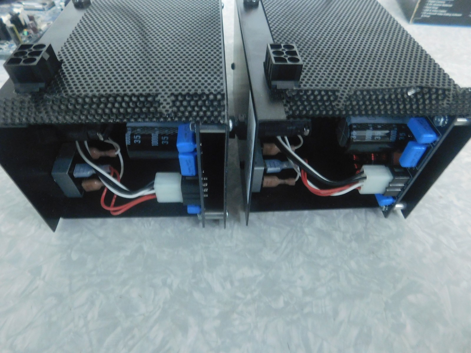 1x Hirsch Electronics M2 Power Supply