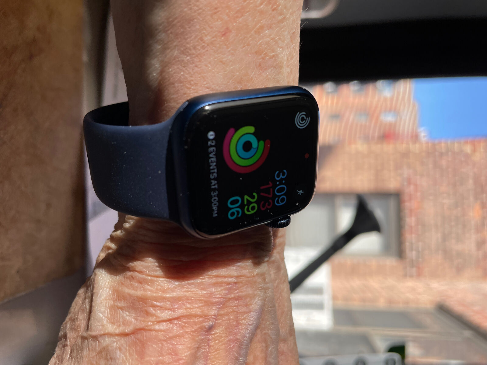 Apple Watch Series 6 GPS + LTE w/ 40MM Blue Aluminum Case Apple Watch Series 6 GPS + LTE w/ 40MM Blue Aluminum Case
