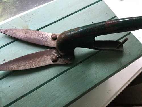 Vintage Metal Primitive Garden Clippers, Shears, Green Patina