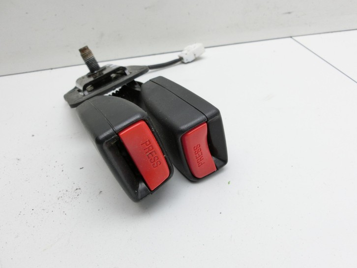 KIA Carens RP IV 13-19 Gurtschloss Mitte Hinten KIA Carens RP IV 13-19 29.08.2014 1099441 gebraucht Vorschau 3