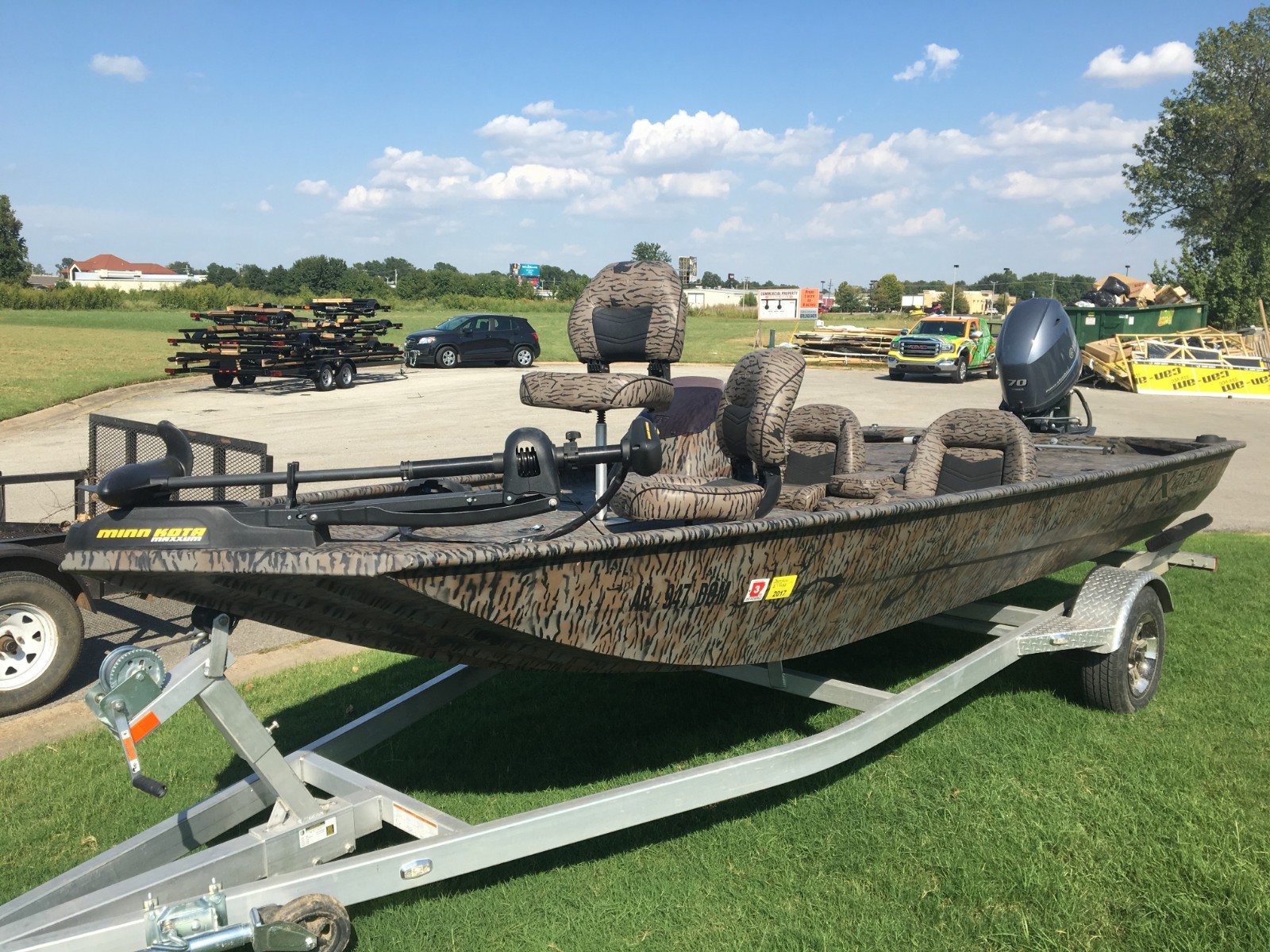 2017 XPRESS XP7 BASS FISHING BOAT CAMO TROLLING MOTOR FISH FINDER TRAILER