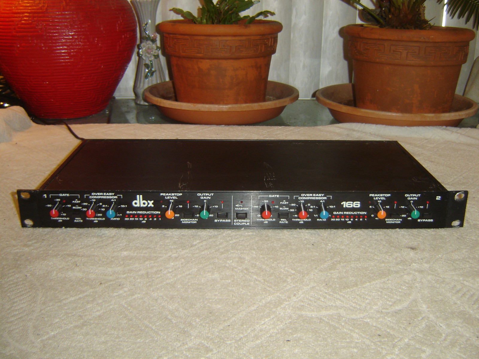 DBX 166, 2 Channel Overeasy Compressor, Gate, Limiter, 115