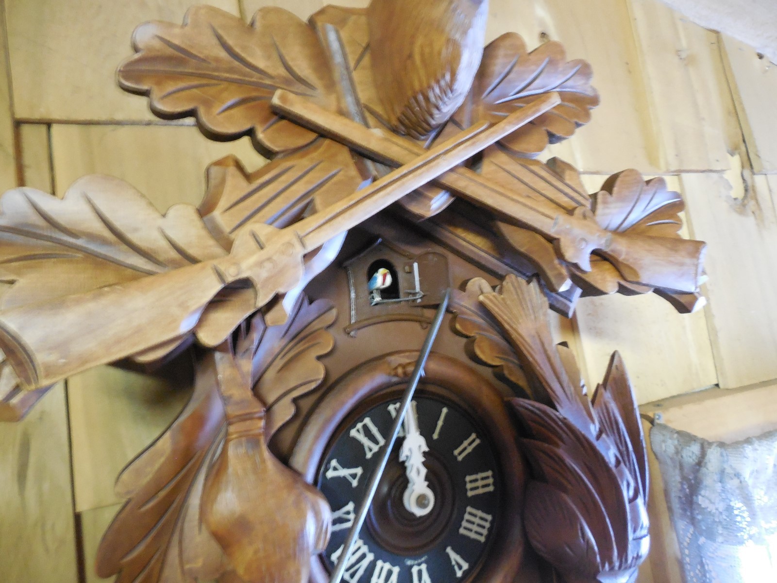 LARGE 8 DAY HUNTERS STYLE CUCKOO 24