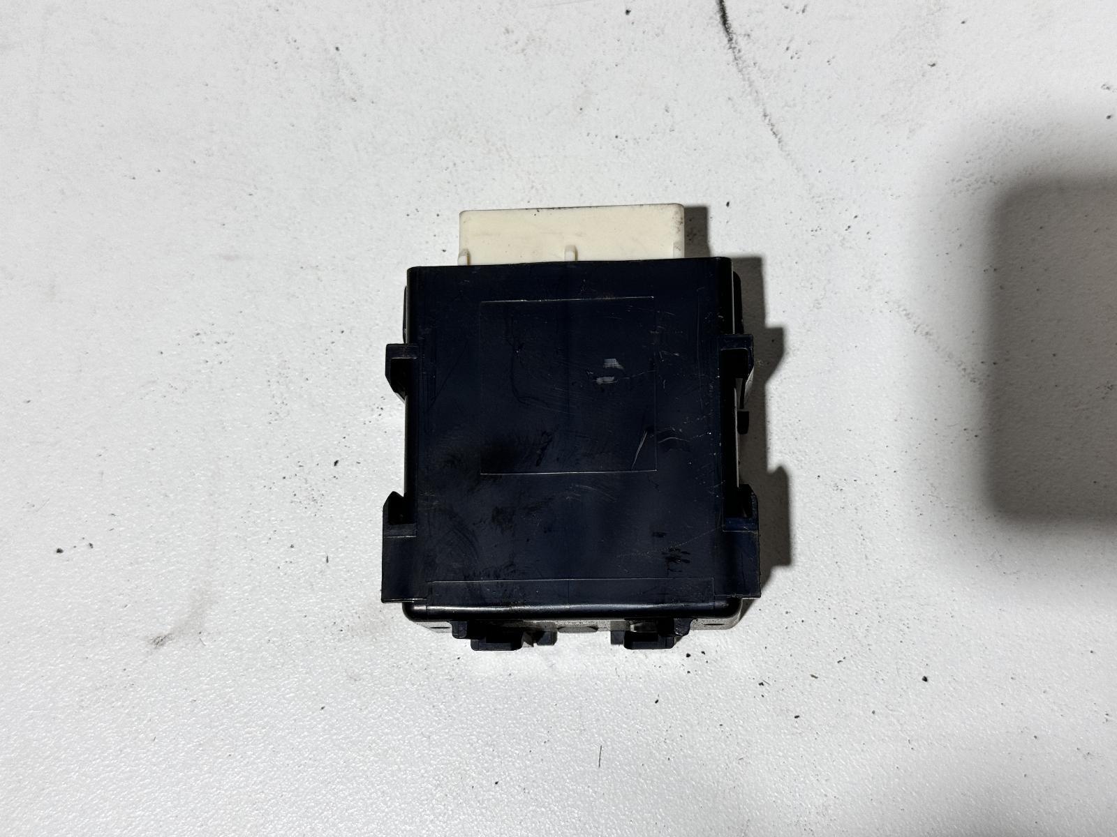 Toyota RAV4 Windshield Wiper Relay ASA44 12/2012-12/2018 - thumbnail 3