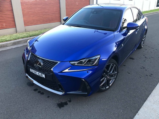 2018 lexus is300