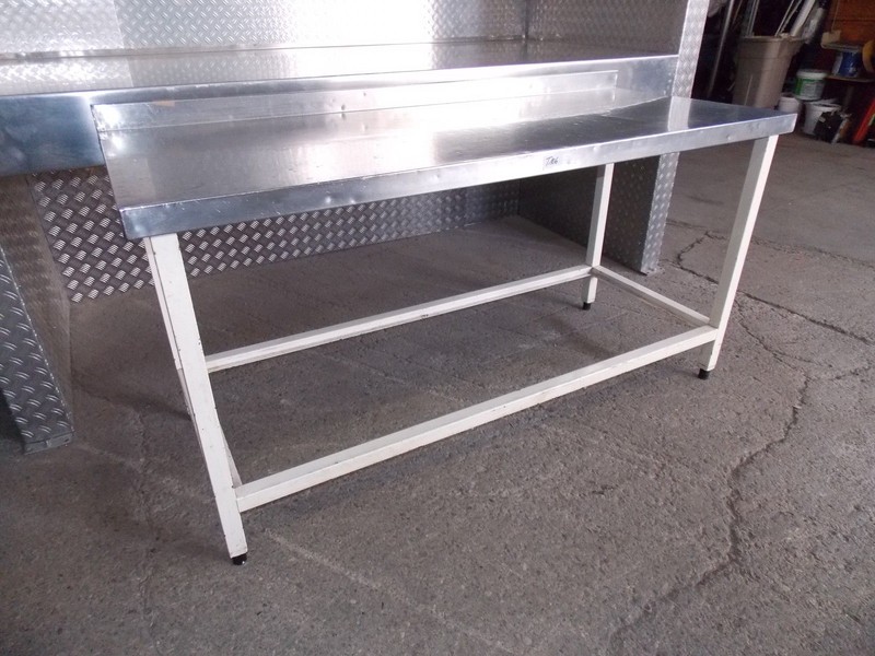 Edelstahl Tisch Arbeitstisch + Ablage Rahmen + Wandabkantung B=1680 T