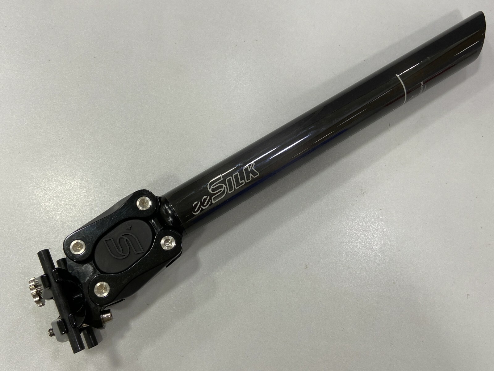 Cane Creek eeSilk+ Carbon 35mm Travel 31.6x362mm Suspension Seatpost (Black) Cane Creek eeSilk+ Carbon 35mm Travel 31.6x362mm Suspension Seatpost (Black)