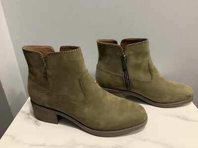 9.5 EARTH Olive Green Boots NEW