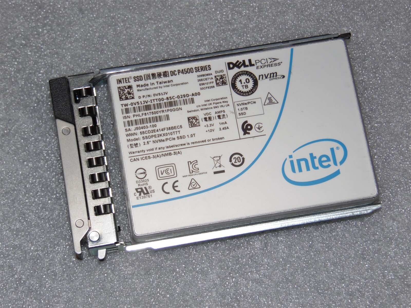 DELL U.2 NVME 1TB PCIe SSD 2.5 DELL U.2 NVME 1TB PCIe SSD 2.5
