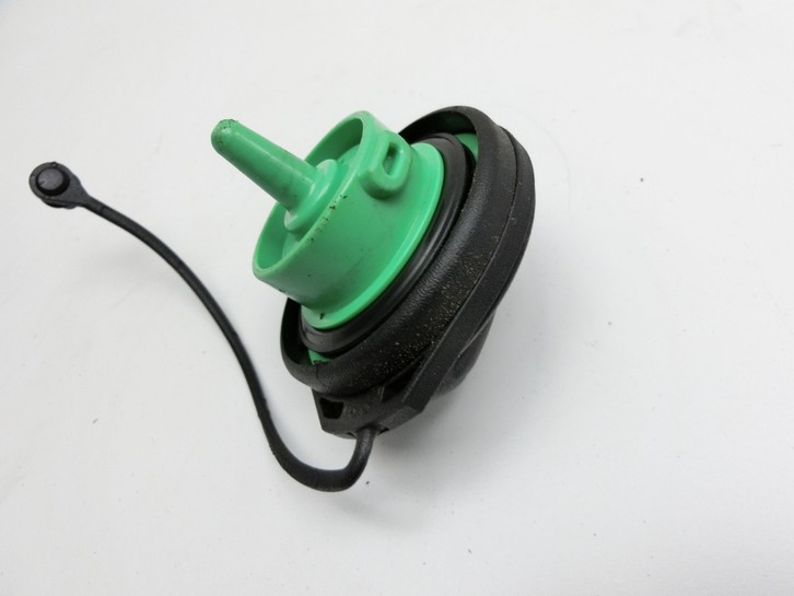 Audi A5 8T 07-12 Tankdeckel Verschluss Tankverschluss Audi A5 8T 07-12 04.12.2008 8K0201550B gebraucht Vorschau 4