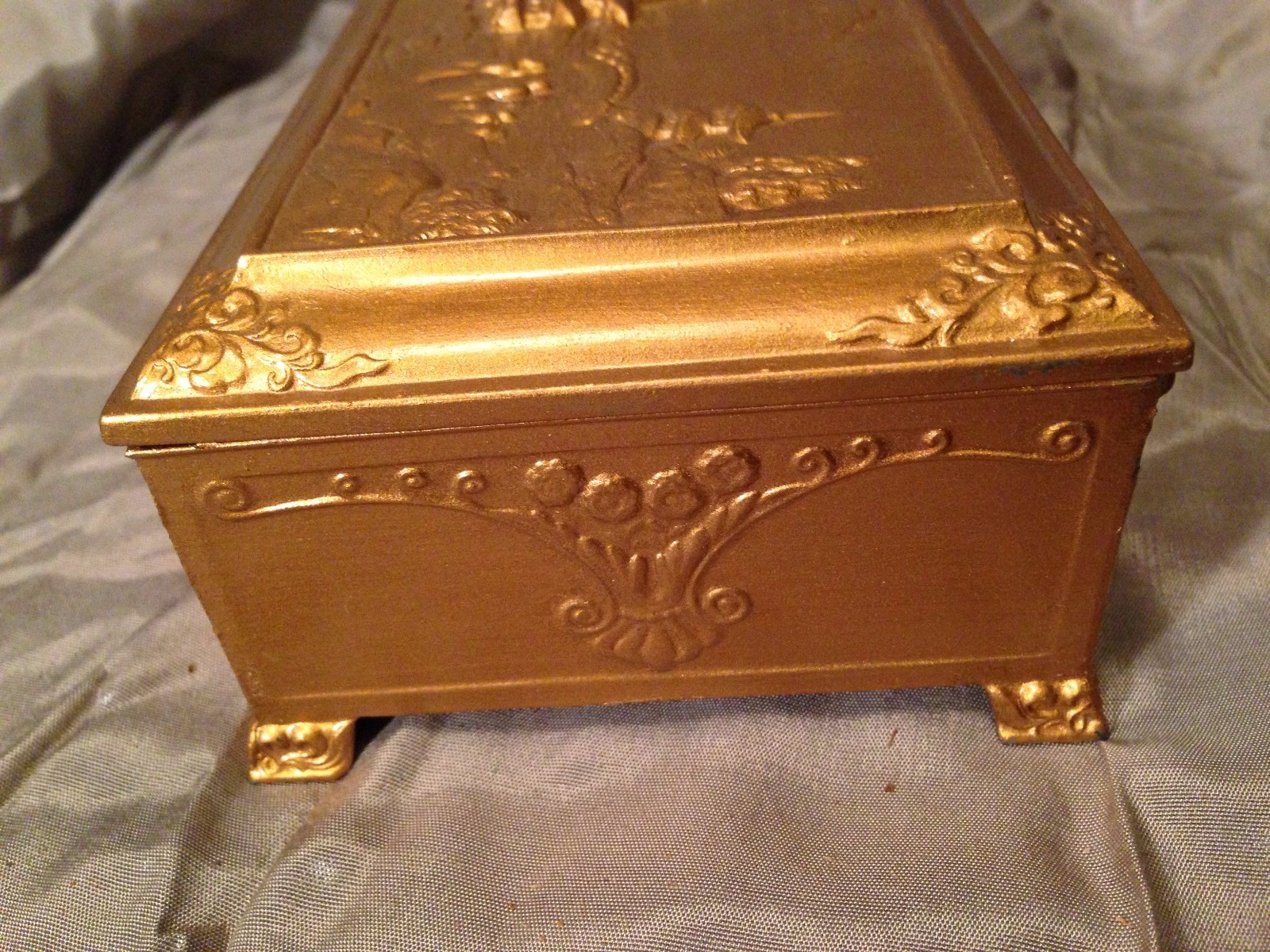 OCCUPIED JAPAN METAL JEWELRY TRINKET BOX WOOD LINED MT FUJI FIGURES PALACE