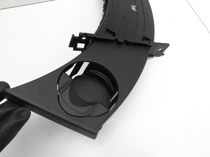 BMW E90 3er 325i 05-08 5T Becherhalter Getränkehalter Links Vorne Mittig BMW E90 3er 325i 05-08 31.10.2006 7127406... Vorschau 3