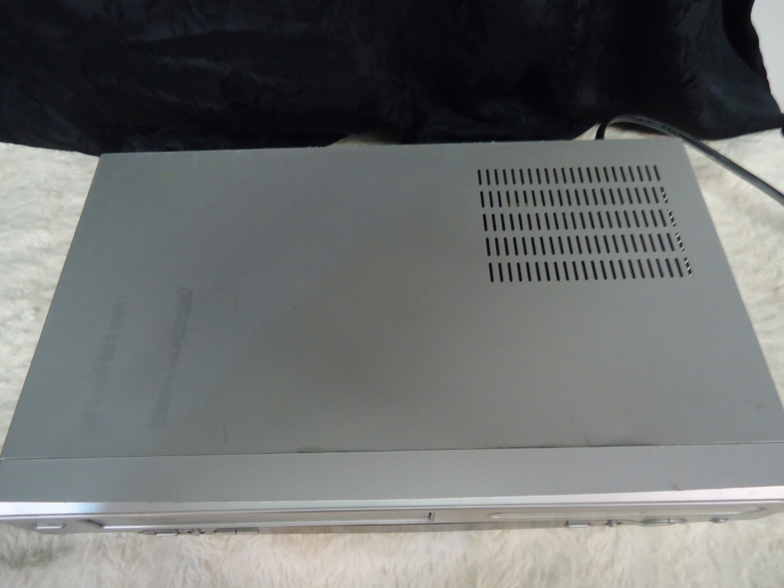 ESA VCR / DVD PLAYER COMBO 4 HEAD HIGH SPEED REWIND MODEL E4000 ( no remote )