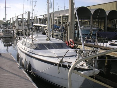 1997 MacGregor 26X Sailboat, 40HP Evinrude E-TEC