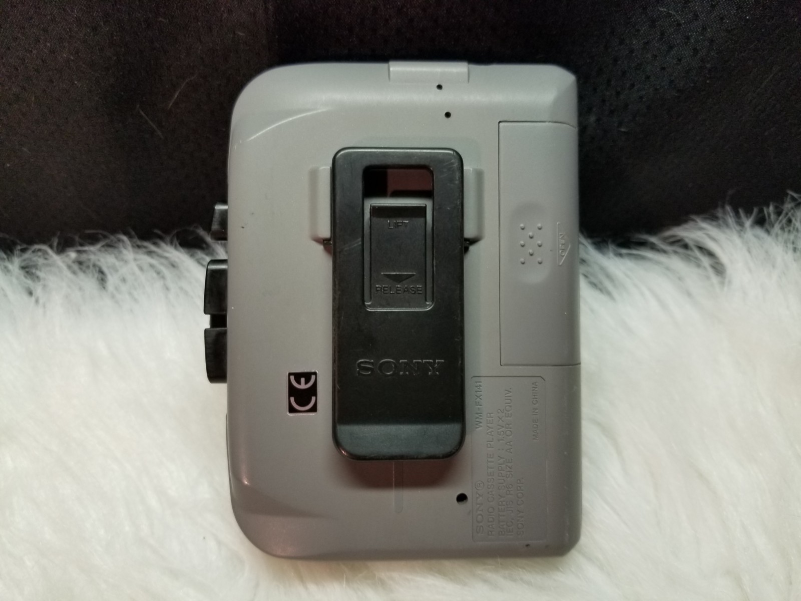 Sony Walkman FM/AM Cassette Player Radio WM-FX141