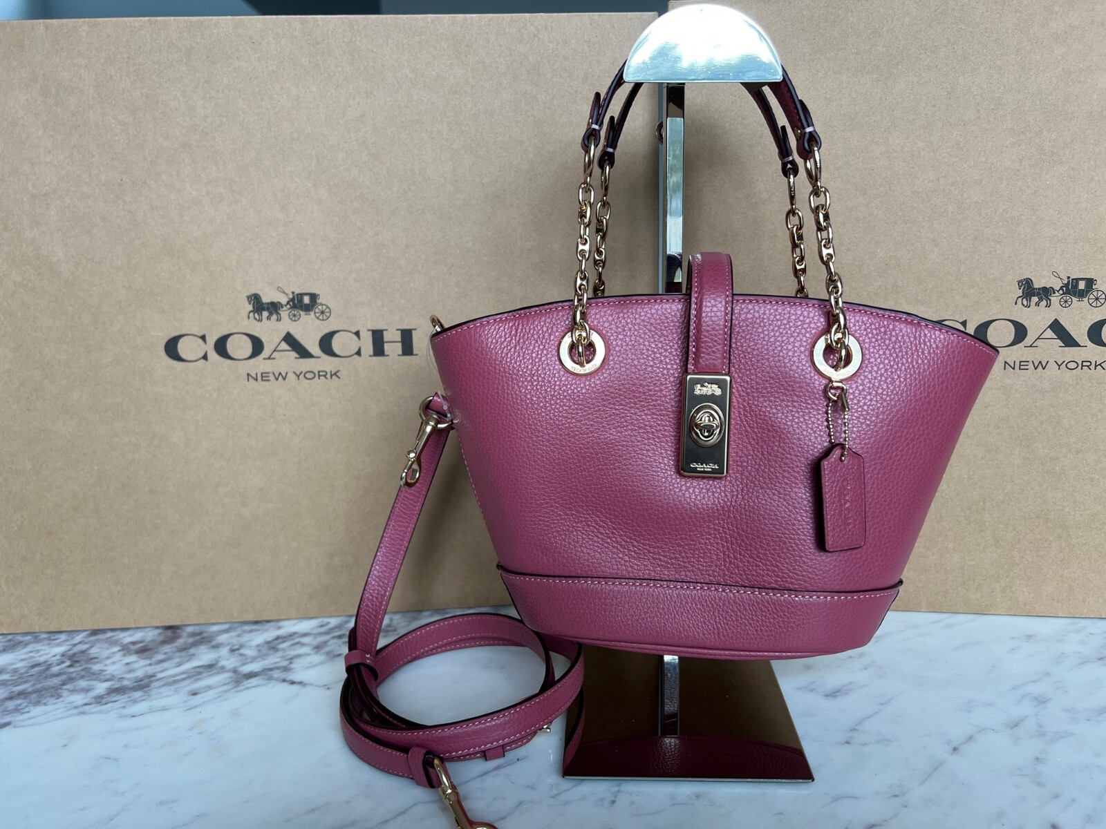 COACH ゴールド (2点) COACH CT992 Corner Zip In Signature Leather In Gold Color
