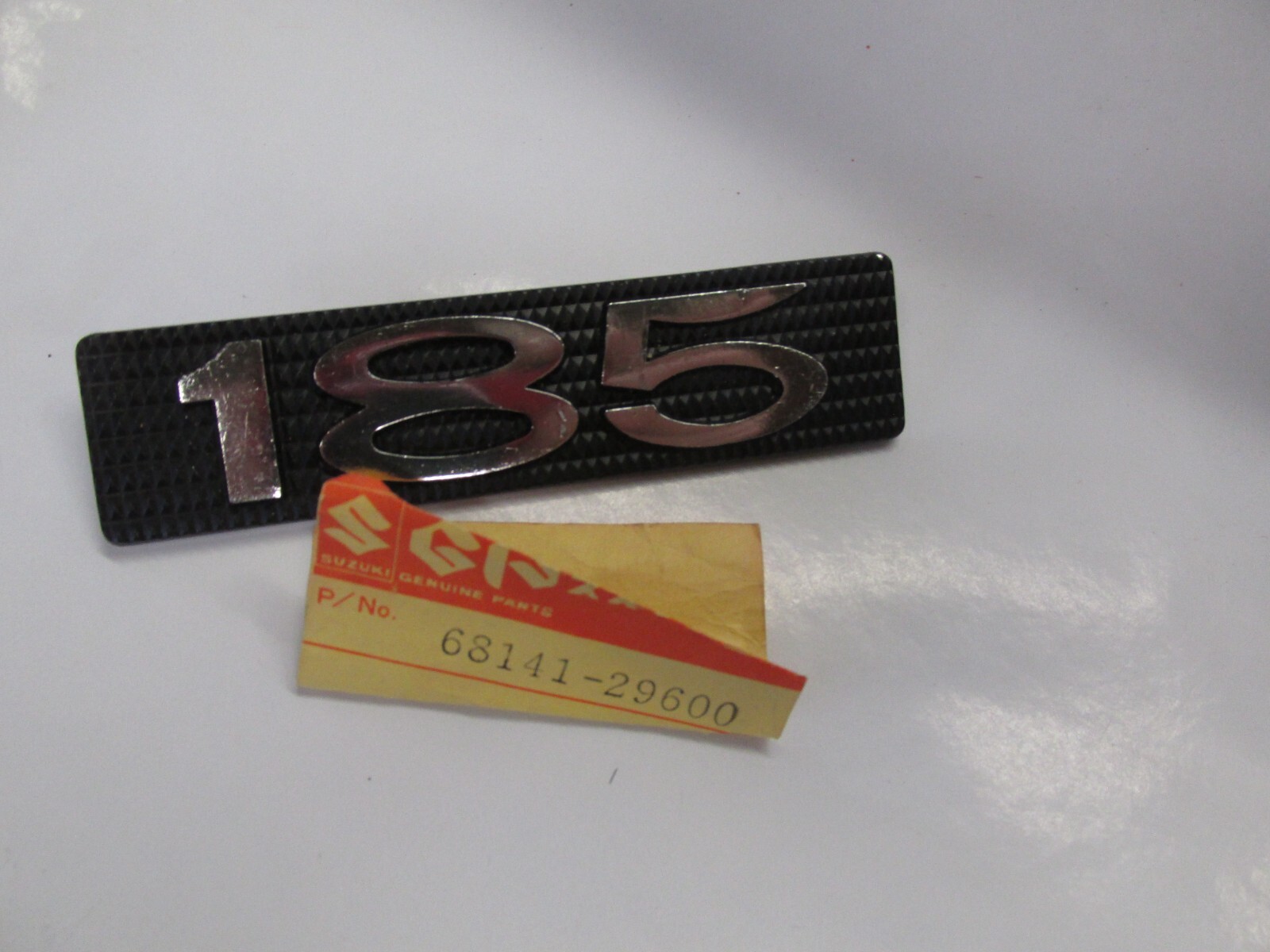 SUZUKI 1973 TS185 NOS SIDE COVER EMBLEM 68141-29600 | eBay