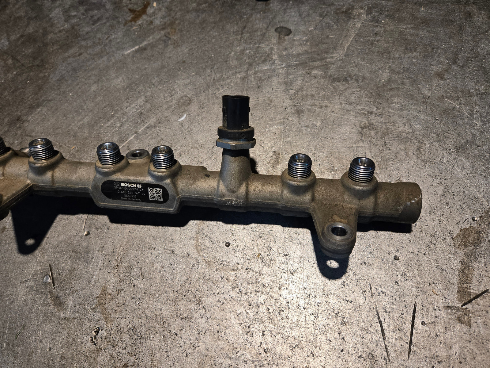OEM Cummins Bosch 0445226167 5348915 Fuel Rail - Picture 4 of 7