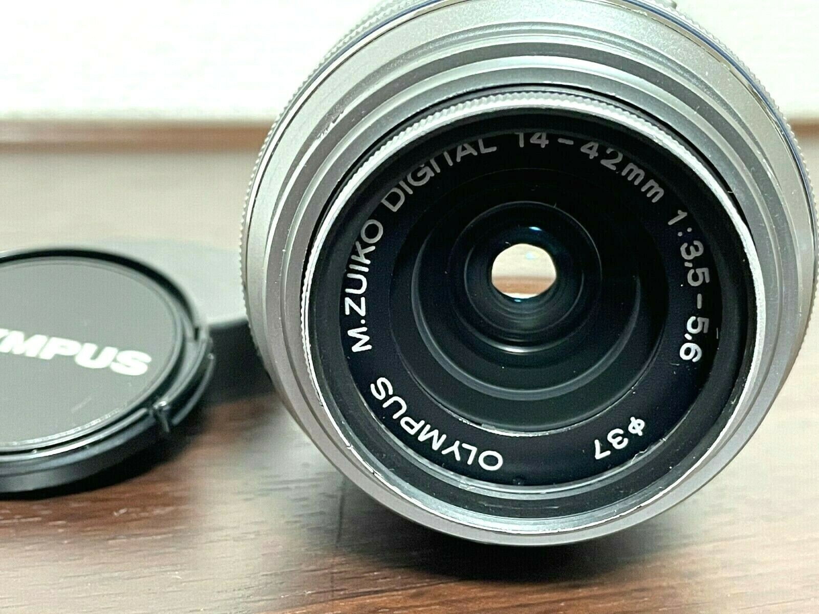 Olympus M.Zuiko Digital 14-42mm f/3.5-5.6 ii R MSC silver