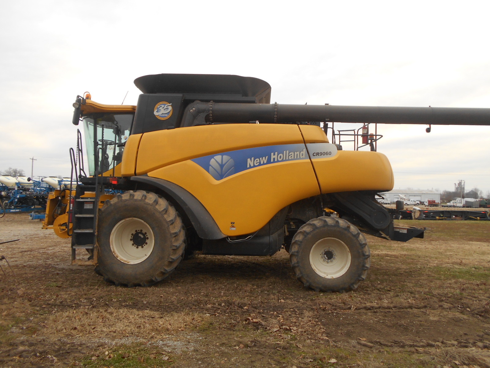 NEW HOLLAND CR9060 COMBINE // DELUXE CAB // 1152  SEPARATOR HOURS