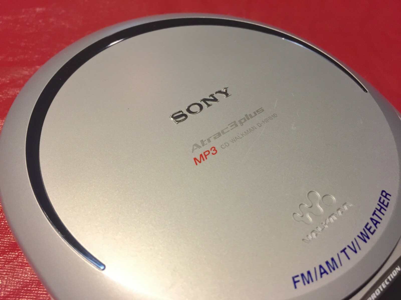 Sony D-NF610 Walkman Portable CD Player, Silver, FM/AM Radio, CD-R/RW Playback