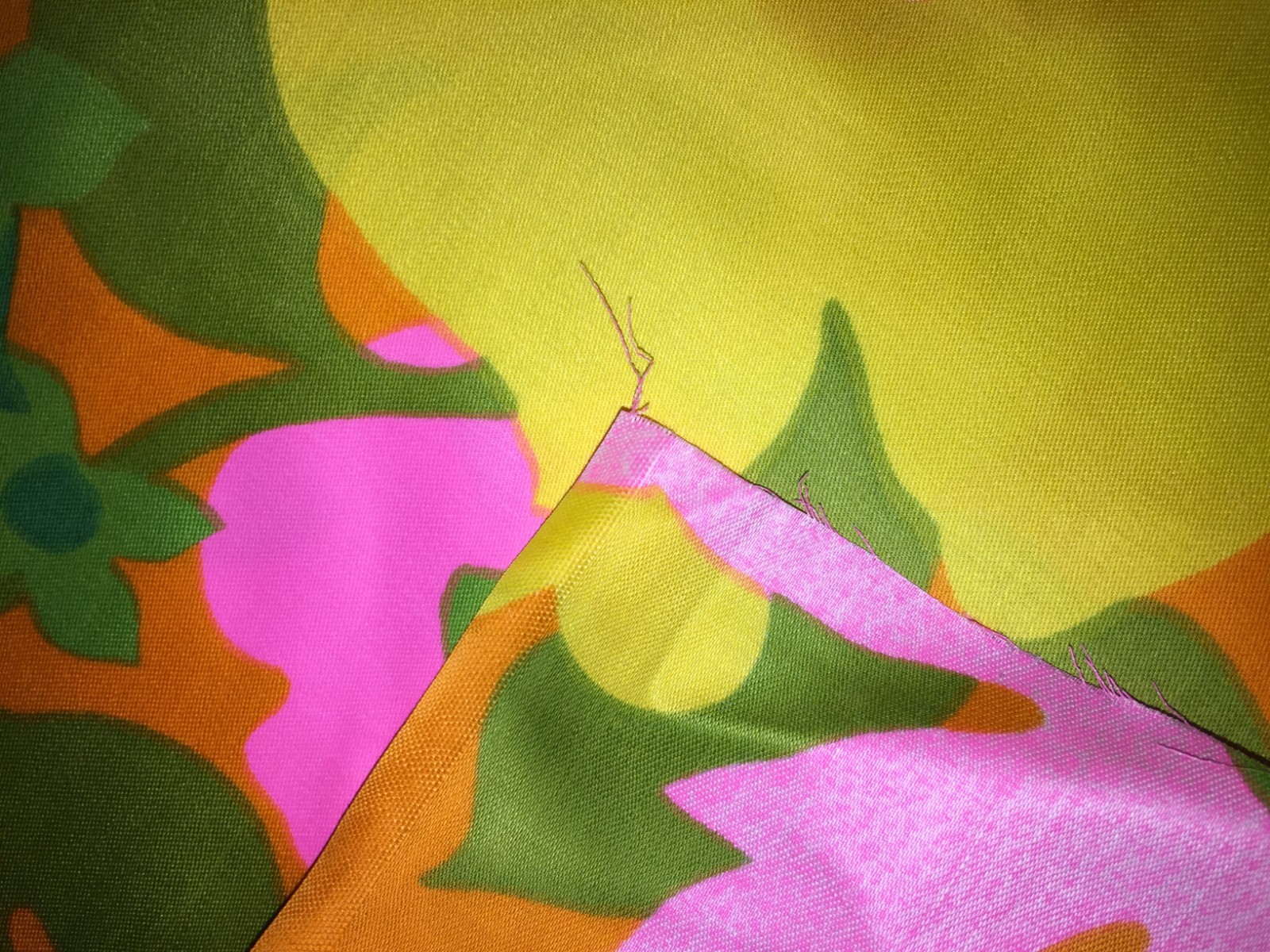 VINTAGE BRIGHT ORANGE PINK YELLOW BIG FLOWERS~COTTON SATEEN?~FABRIC 2YDx44