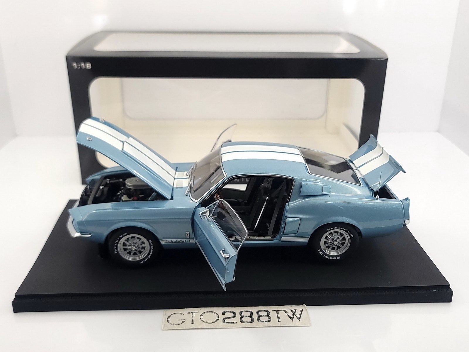AUTOart 1:18 scale Ford Shelby Mustang GT500 1967(Blue/White