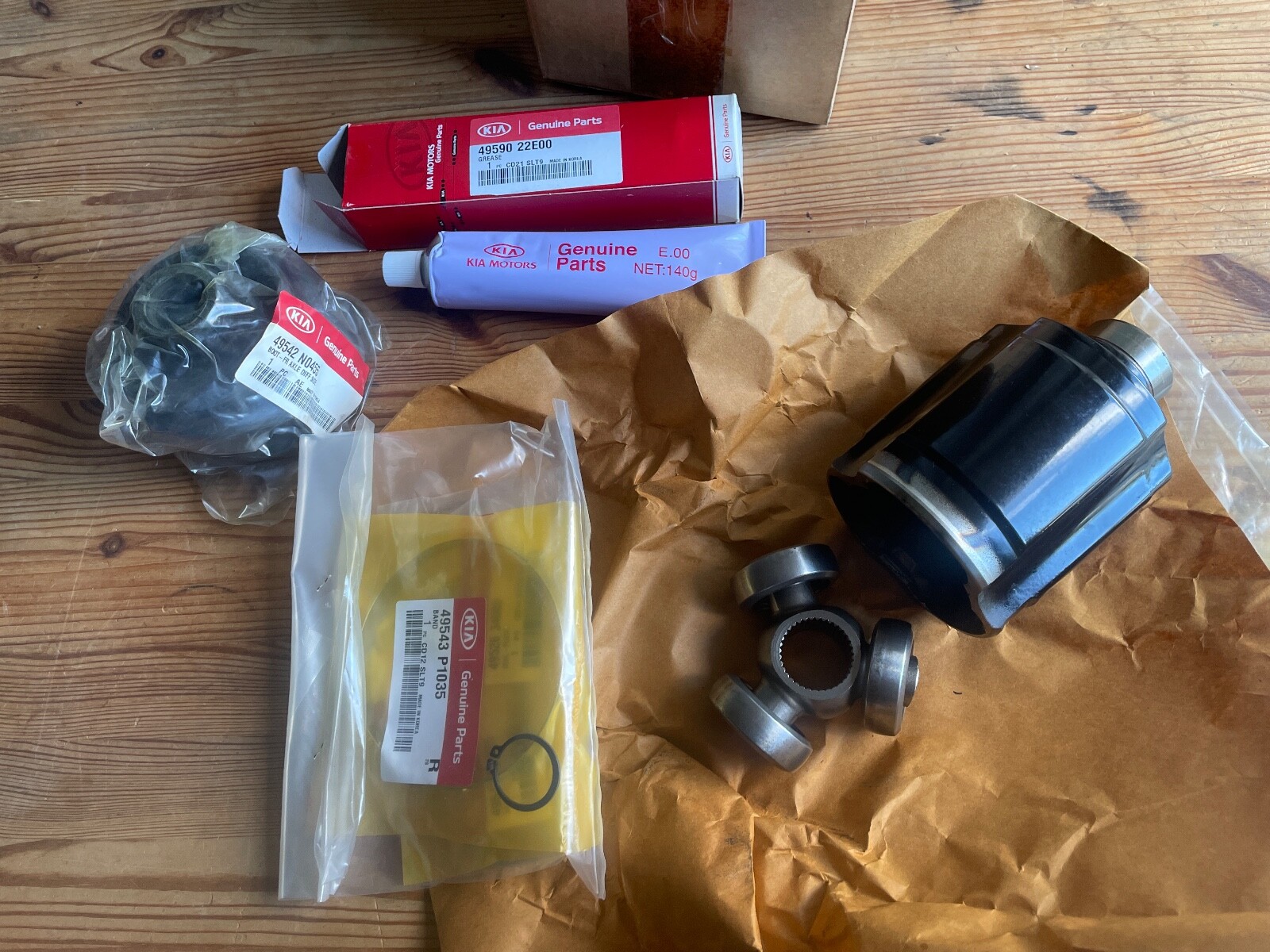 Kia Sorento Santa Fe NEW GENUINE RH inner CV joint kit