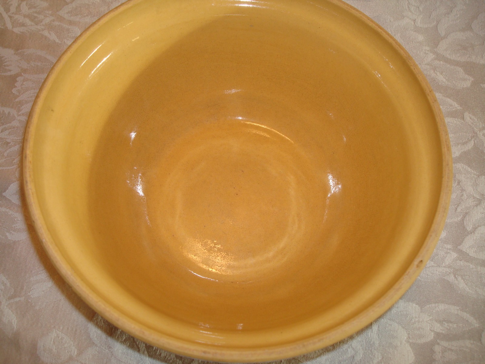 ANTIQUE VINTAGE MEDALTA YELLOW WARE MIXING BOWL 9 1/4