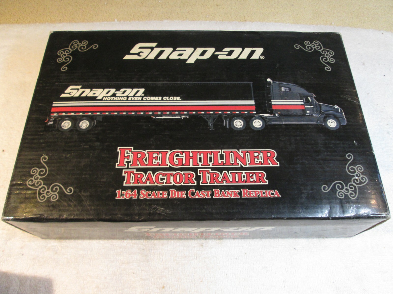 Snap-on MT-55 Freightliner 1:32スケール Crown Premiums MT-55 Freightliner Snap-On Truck 1/32 scale