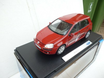 WELLY 1:18 AUTO DIE CAST VW GOLF V SERIE 2005 ROSSA ART.12548